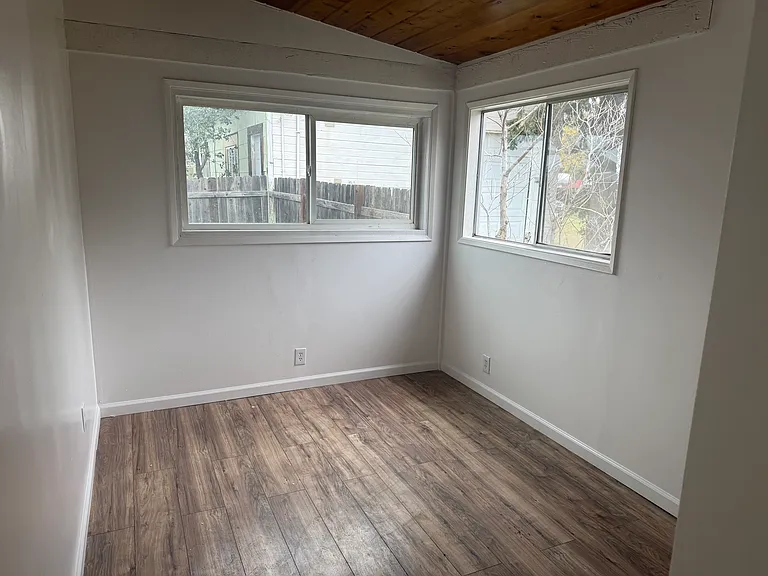 20734 Walnut St — Photo 17