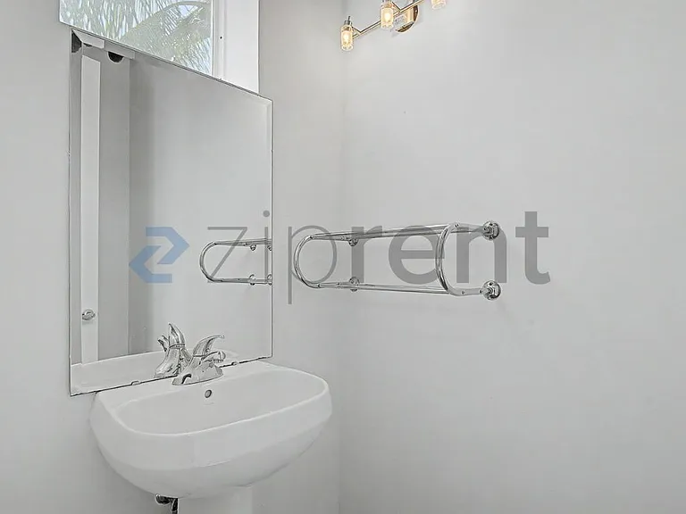 103 SE 4th Ave #203 — Photo 8