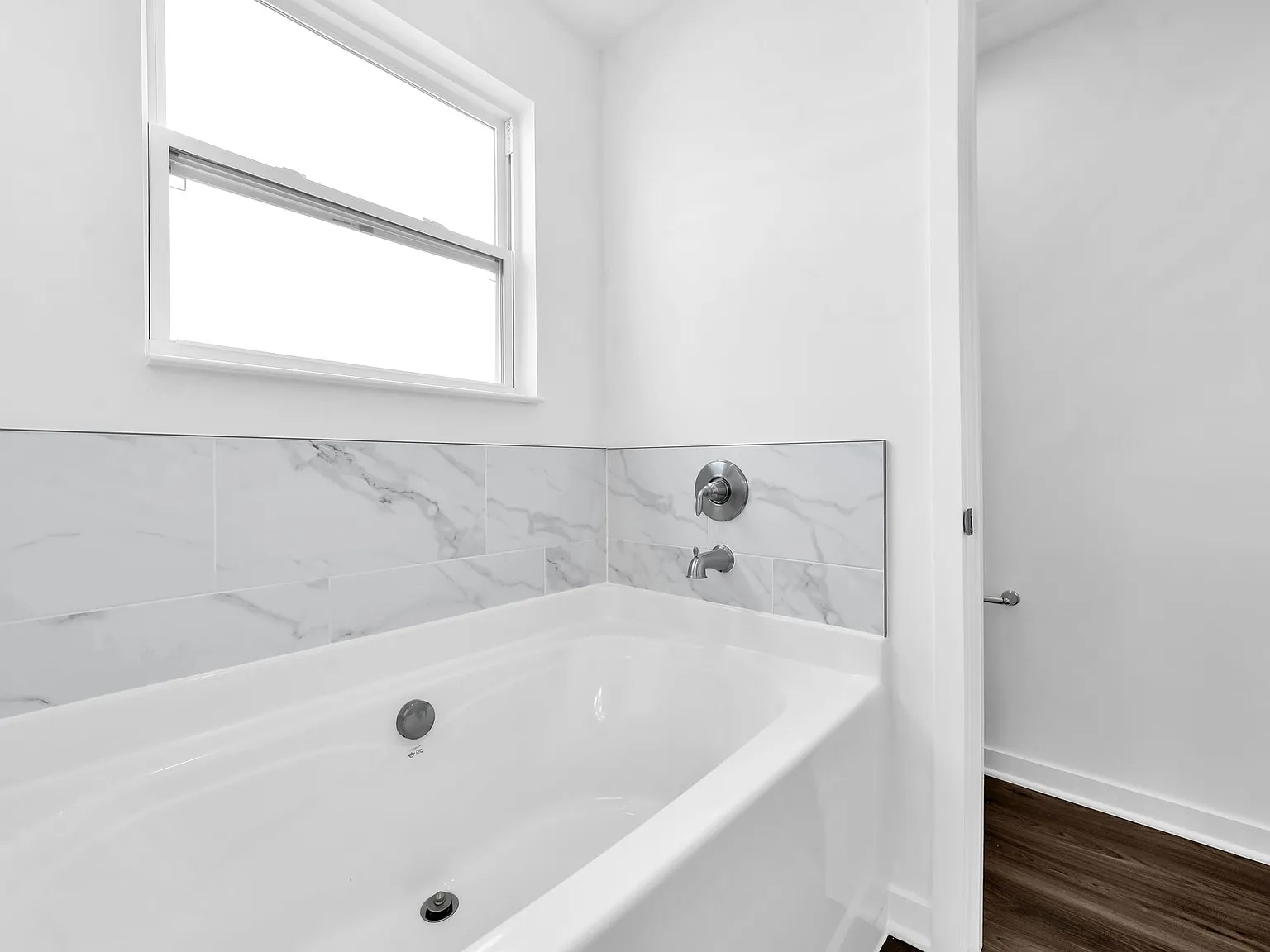 4 bed, 3.5 bath, 2398 sqft, $3,000 — Photo 3