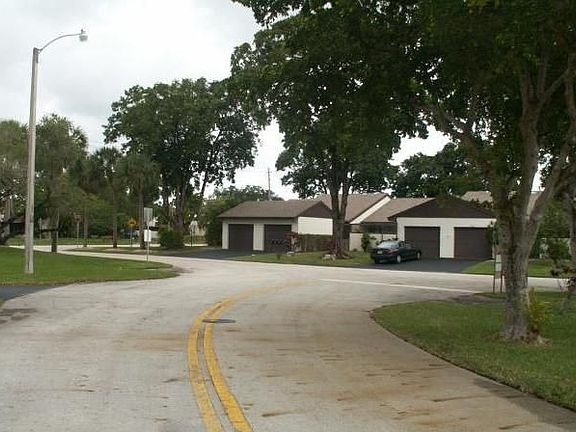 2nd image of 9356 Wedgewood Ln #B1