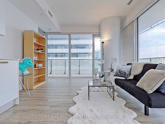 5th image of 42 Charles St E Unit 3902