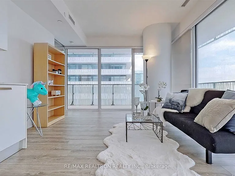 42 Charles St E #3902 — Photo 5