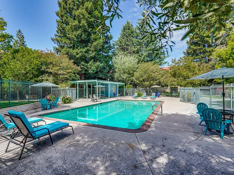 781 N Fair Oaks Ave #6 — Photo 40