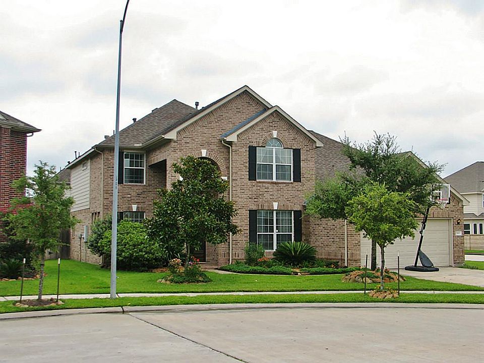 Outstanding 4 bedroom home located just 2 blocks (small cul-de-sacs) from the recreation center! rec