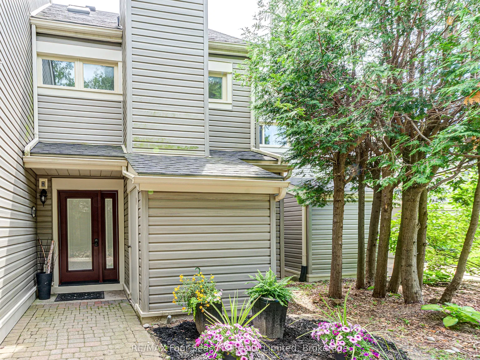 3 bed, $10,000 — Photo 1