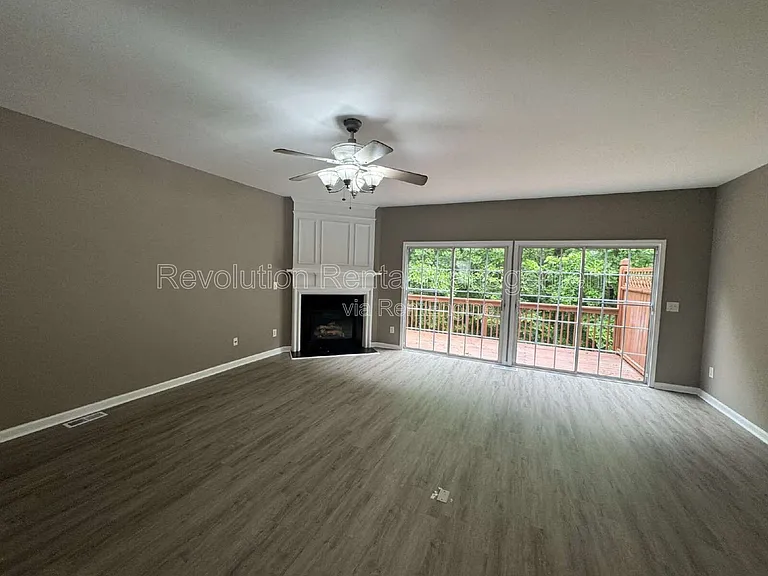 1007 Whittington Way — Photo 3