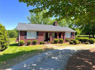 200 Barden Dr, Kernersville, NC 27284