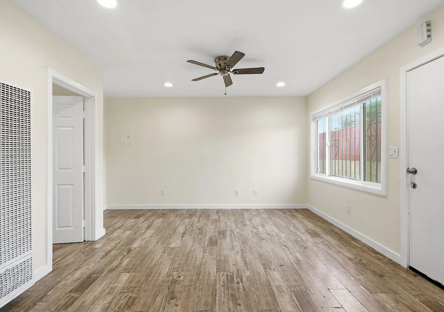 8910 S Avalon Blvd — Photo 4