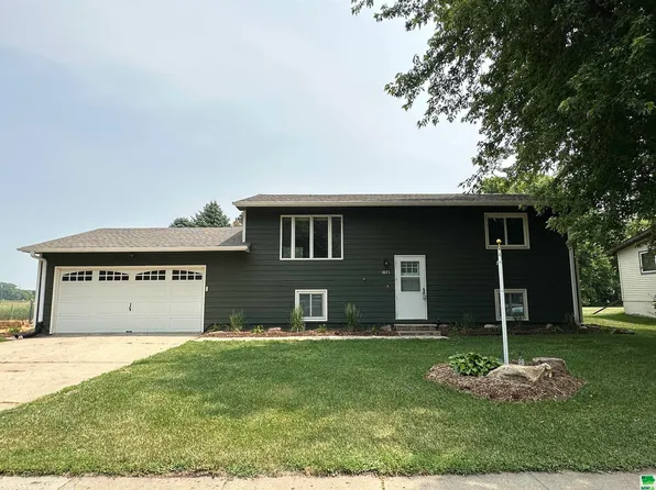 1025 James St, Vermillion, SD 57069