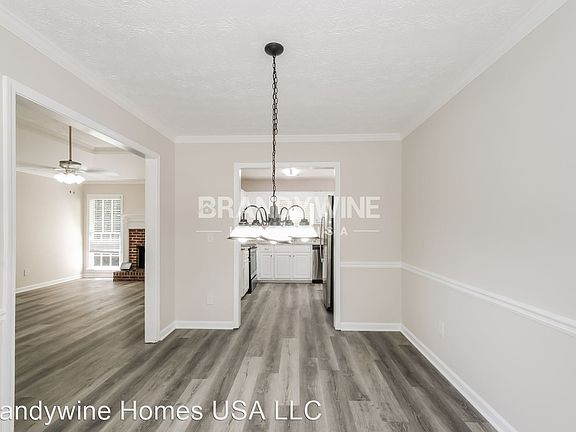 5th image of 40 King James Ct SE