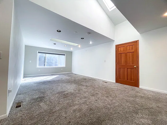 Studio, 450 sqft, $965 — Photo 2