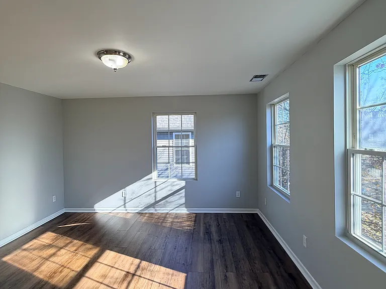 129 Main St #B — Photo 6