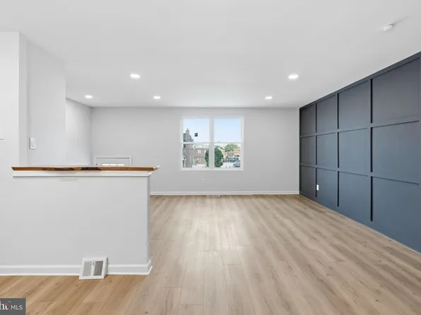 11112 Dora Dr, Philadelphia, PA 19154
