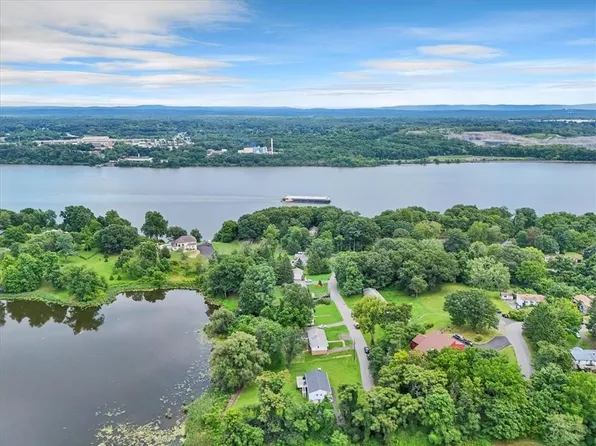 20 Seneca Lane, Milton, NY 12547
