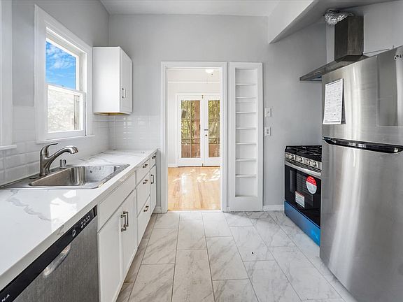 2nd image of 1139 S Citrus Ave #1139