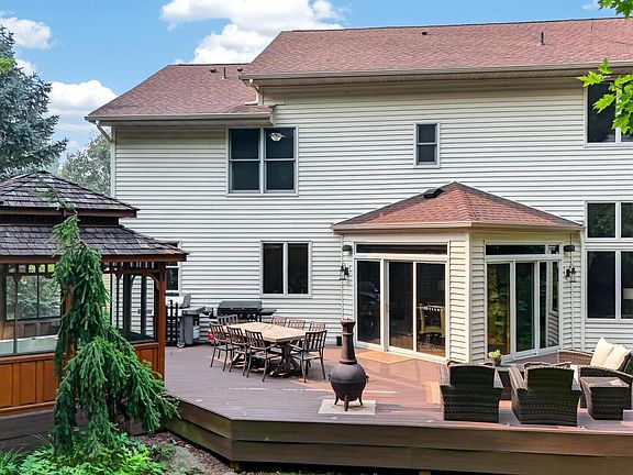 3rd image of 19044 Inndale Dr