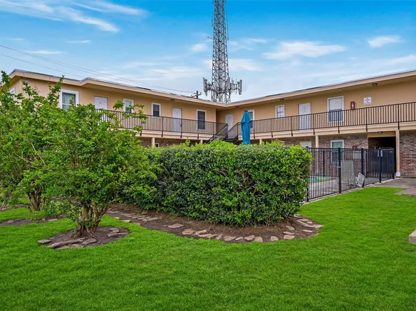 107 E Willowick Ave APT 17, Friendswood, TX 77546