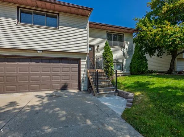 624 W Turnpike Ave, Bismarck, ND 58501