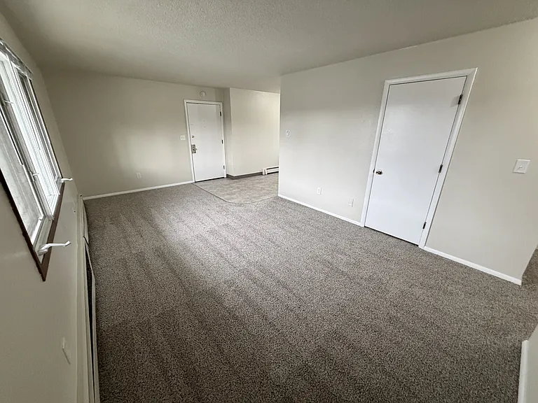 821 N Hoyt St #6 — Photo 4