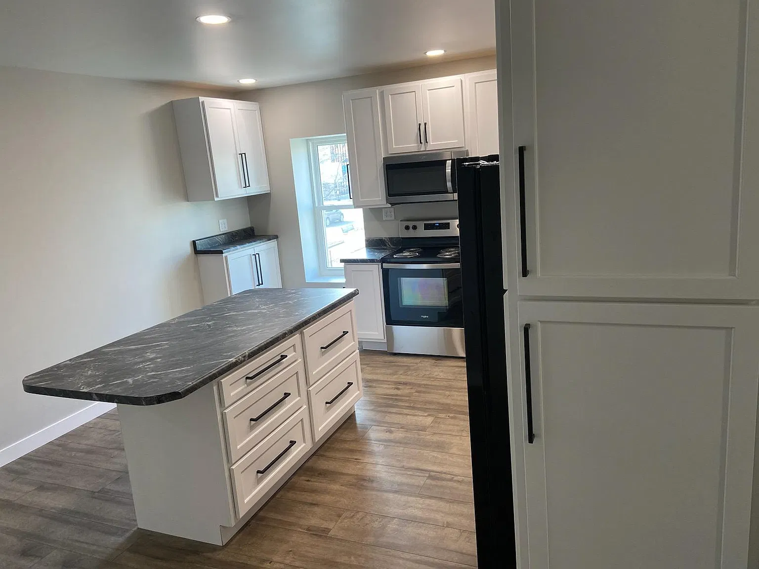 1 bed, 1100 sqft, $1,250 — Photo 3