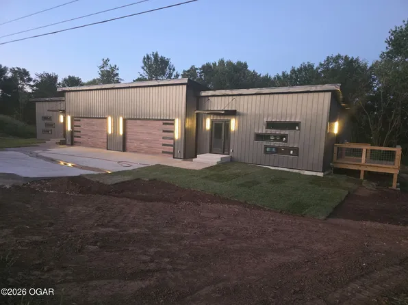1541 N Eisenhower St, Monett, MO 65708