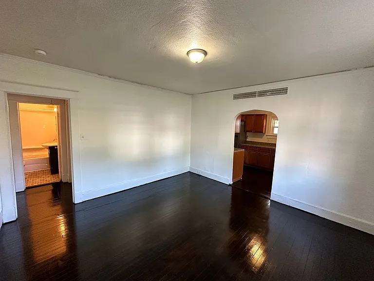 3154 Stockton St — Photo 4