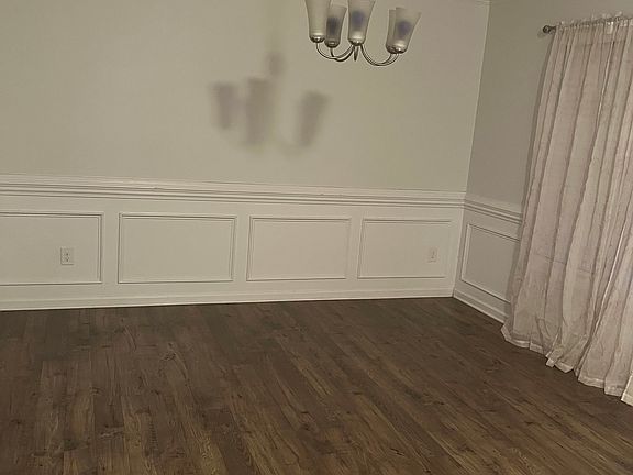 Dining room/front entrance