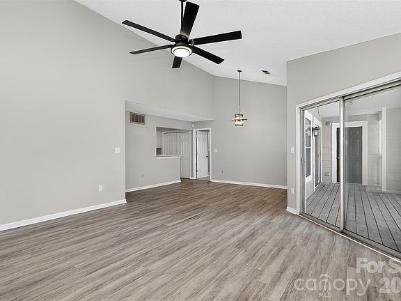 4th image of 5009 Sharon Rd Unit C