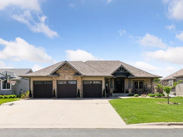 1431 10th Street Cir SE, New Prague, MN 56071