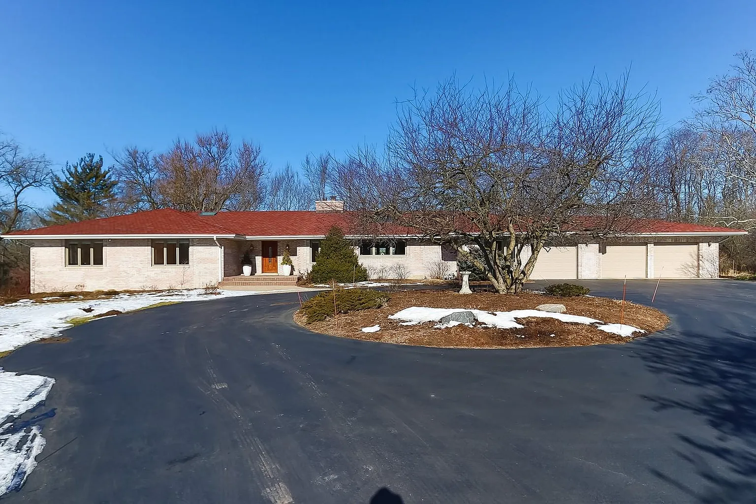 204 Oakdene Dr photo 1