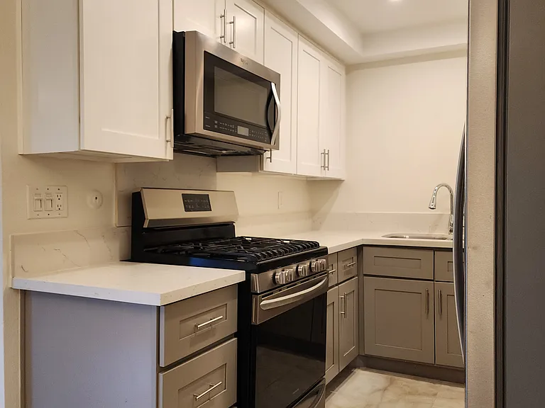 408 Burchett St #6 — Photo 8