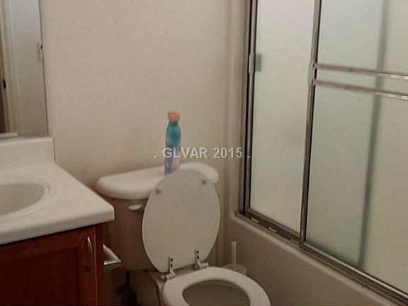 4th image of 4856 Englewood Ave