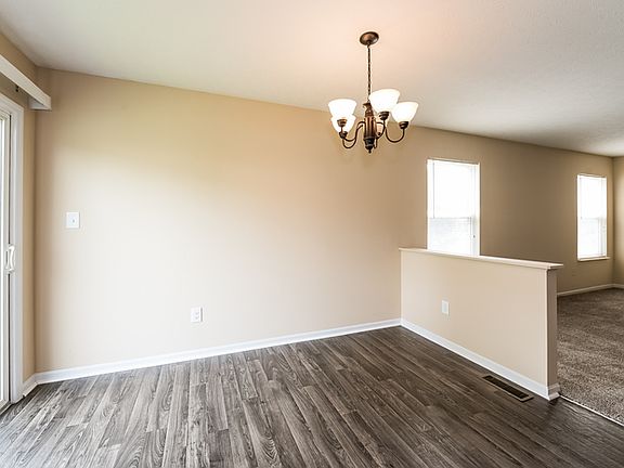 4th image of 8 Hoover Pl