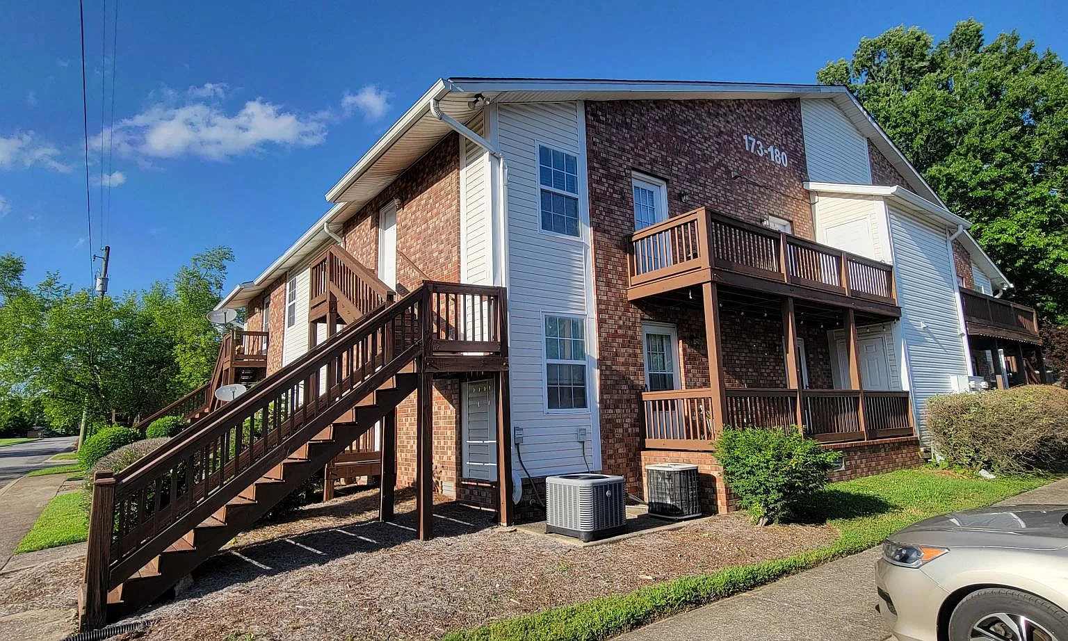 2 bed, 1073 sqft, $1,600 — Photo 1