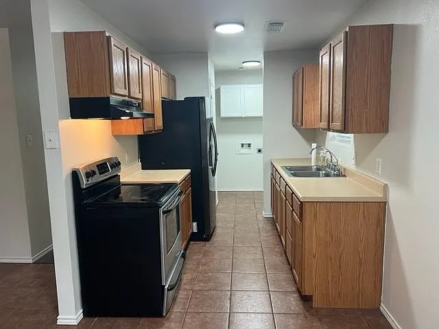 540 Joy Ln — Photo 3