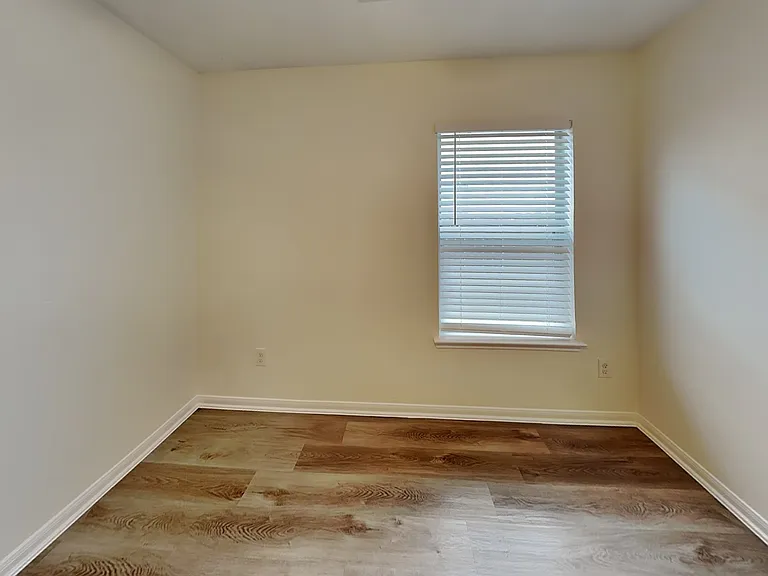 Spacious corner room with ampl
