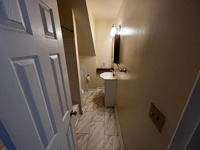 17 E Grace St #17B — Photo 9