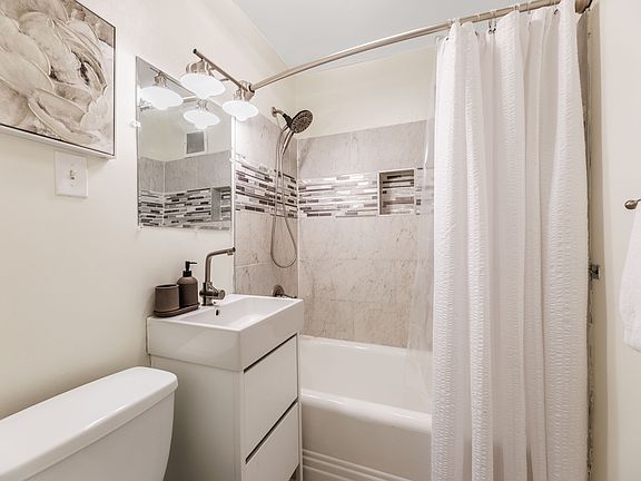 3rd image of 1413 Ridge Pl SE APT 4