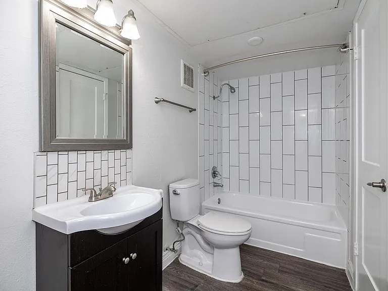 Oakline Apartments — Photo 36
