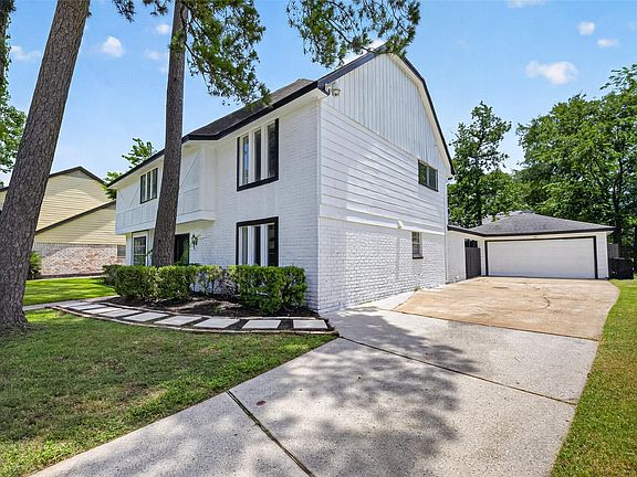 3rd image of 1123 Suwanee Ln