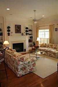 3rd image of 176 Ridgeland Avenue Belmont Unit 301