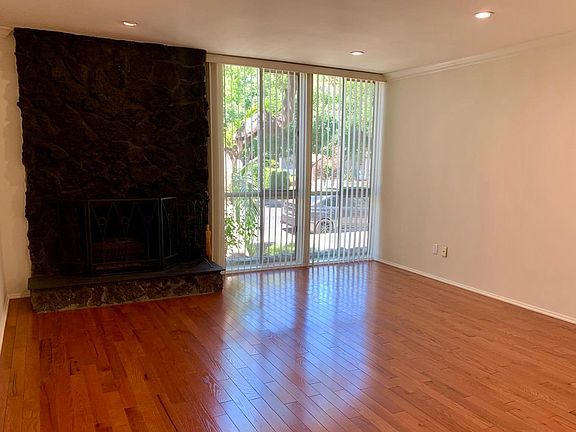 2nd image of 2714 W Clark Ave APT A