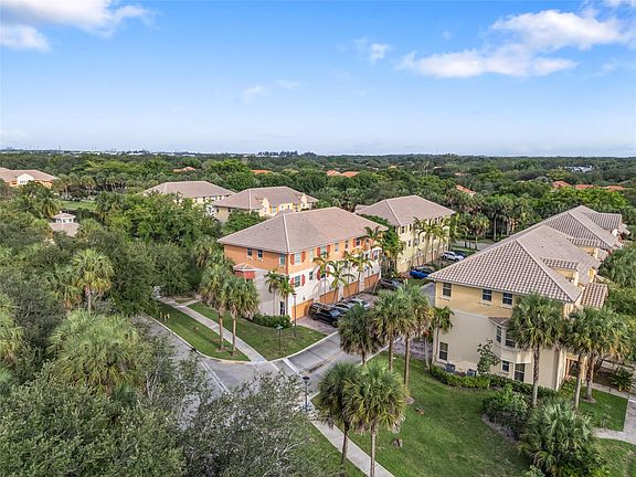 4th image of 3924 Laurel Lane #3924