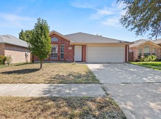 6003 Flyers Ln, Arlington, TX 76018