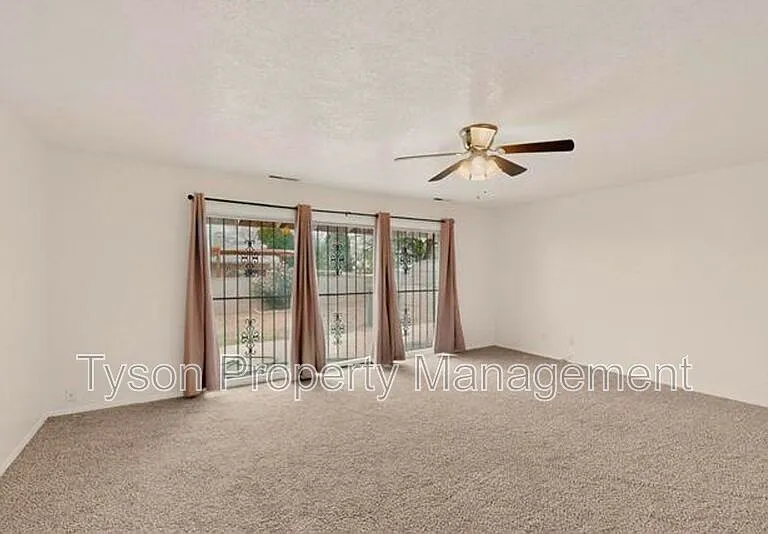 3503 Montclaire Dr NE — Photo 3