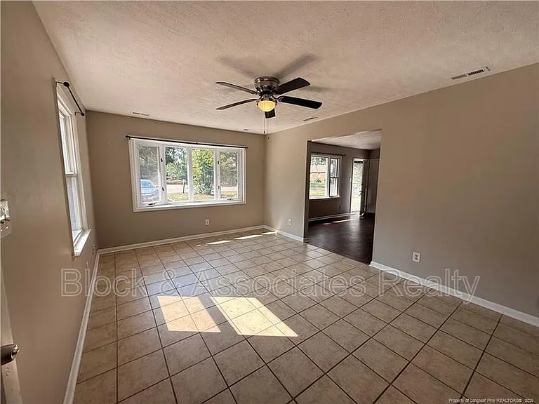 4805 Fellows Ct — Photo 5