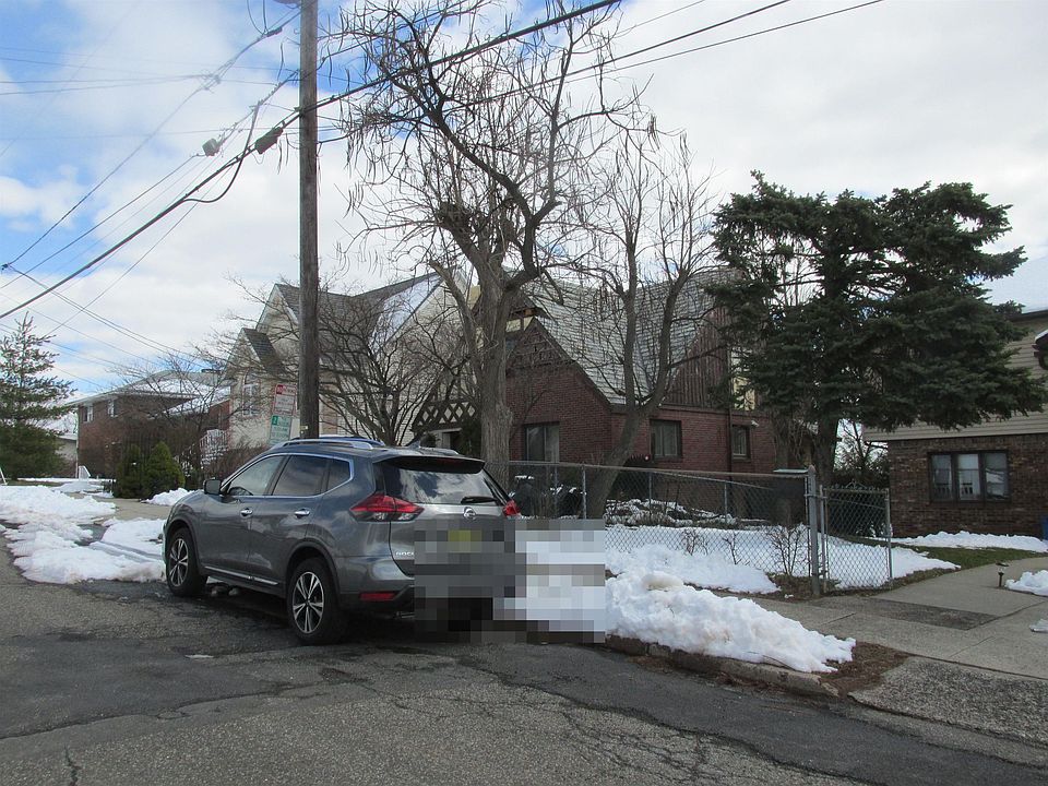2nd image of 144 Hopper St