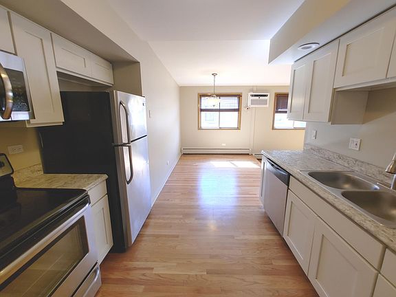 5th image of 720 N Austin Blvd #303