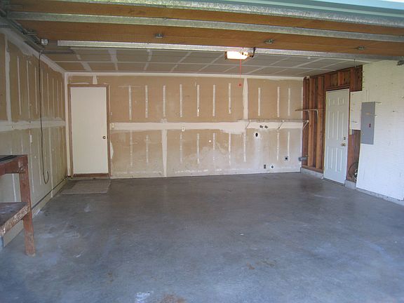 5th image of 7605 NE 57th Ct
