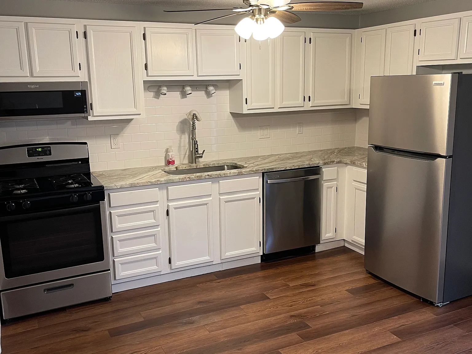 2 bed, 1.5 bath, 1740 sqft, $2,500 — Photo 4